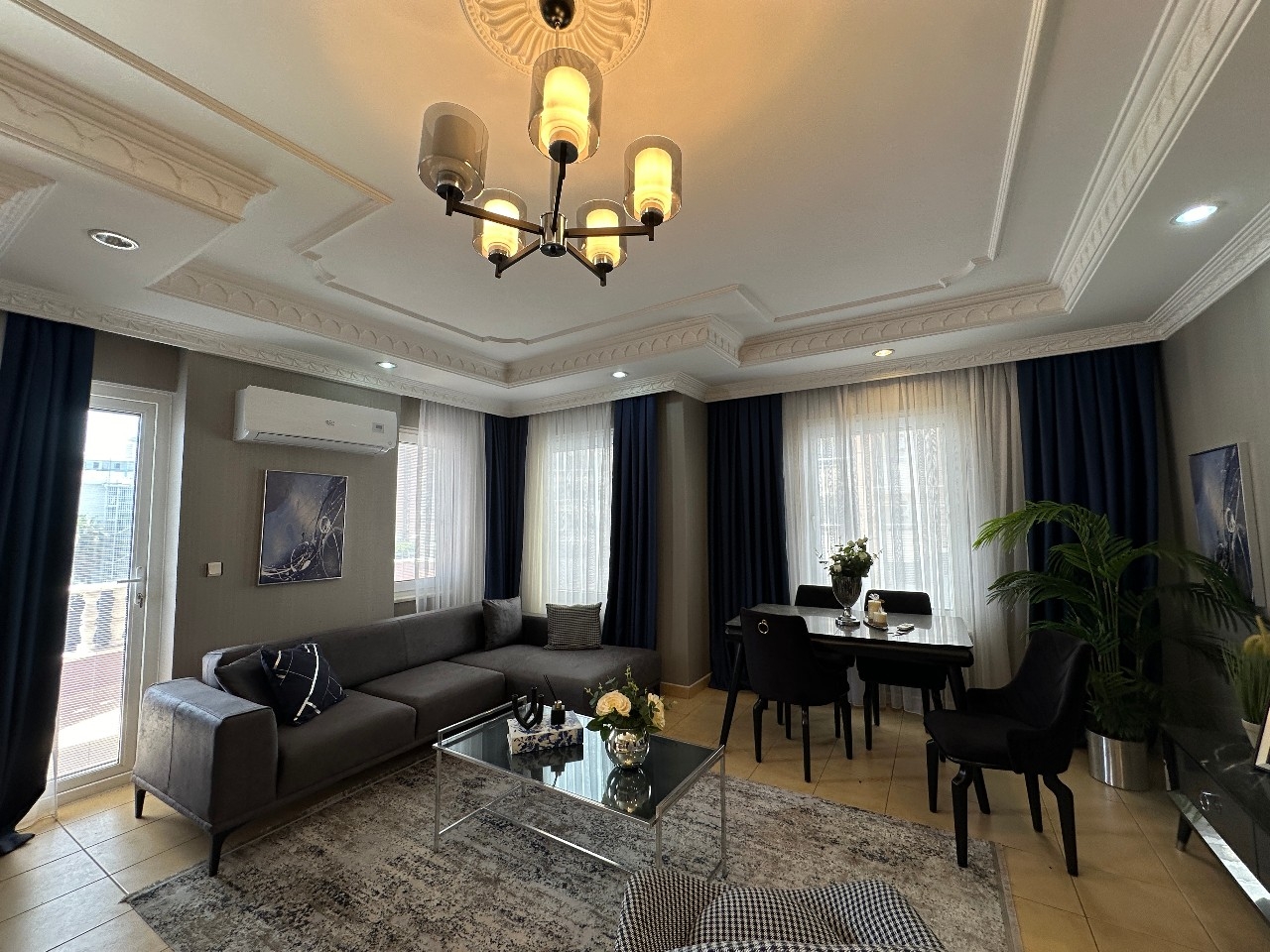 Rummelig 2+1 Lejlighed med Bjergudsigt i Alanya Center
