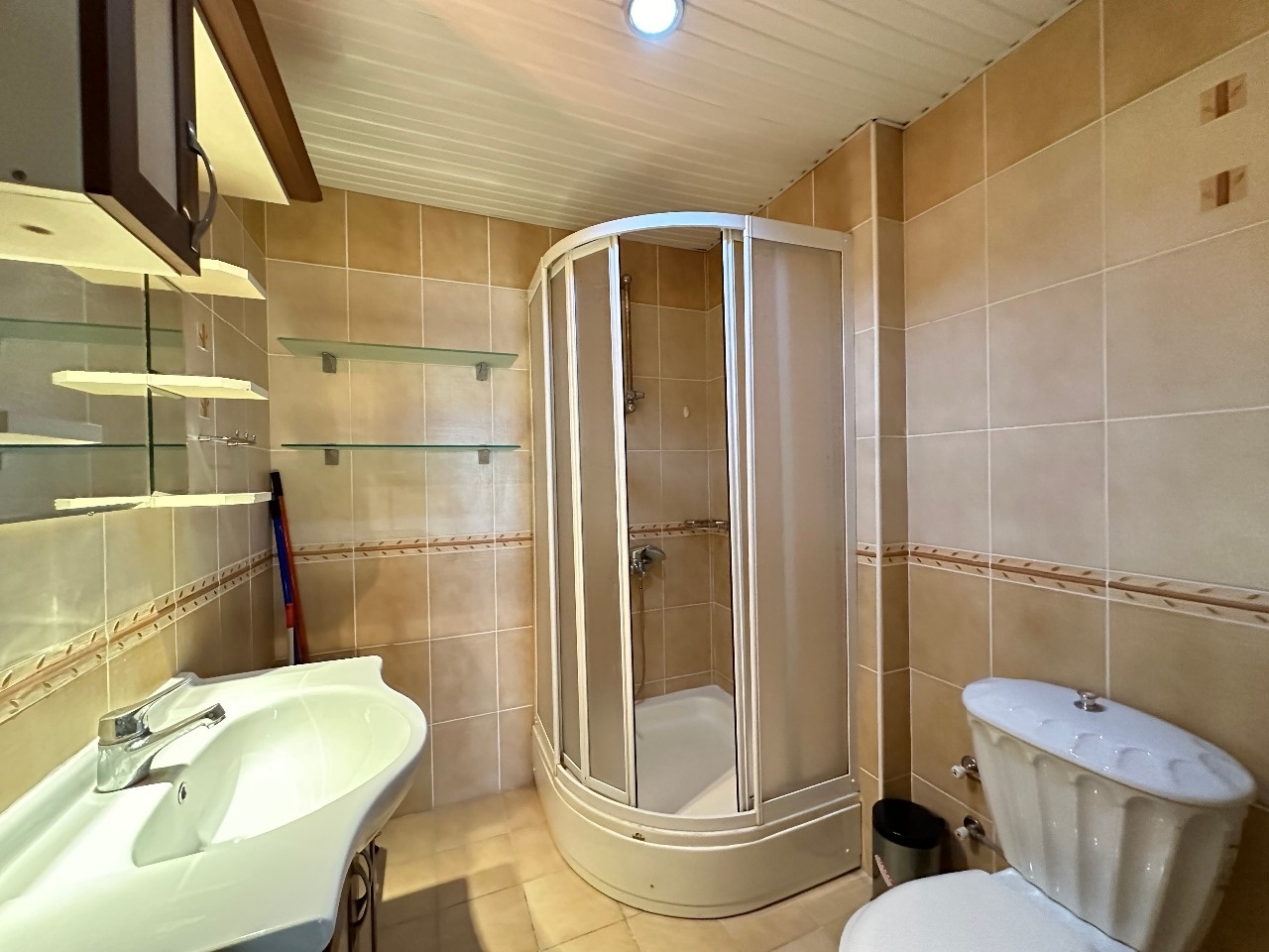Rummelig 2+1 Lejlighed med Bjergudsigt i Alanya Center