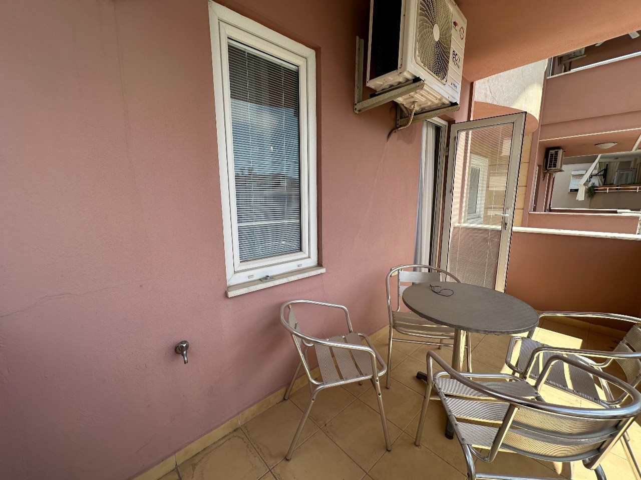 Rummelig 2+1 Lejlighed med Bjergudsigt i Alanya Center