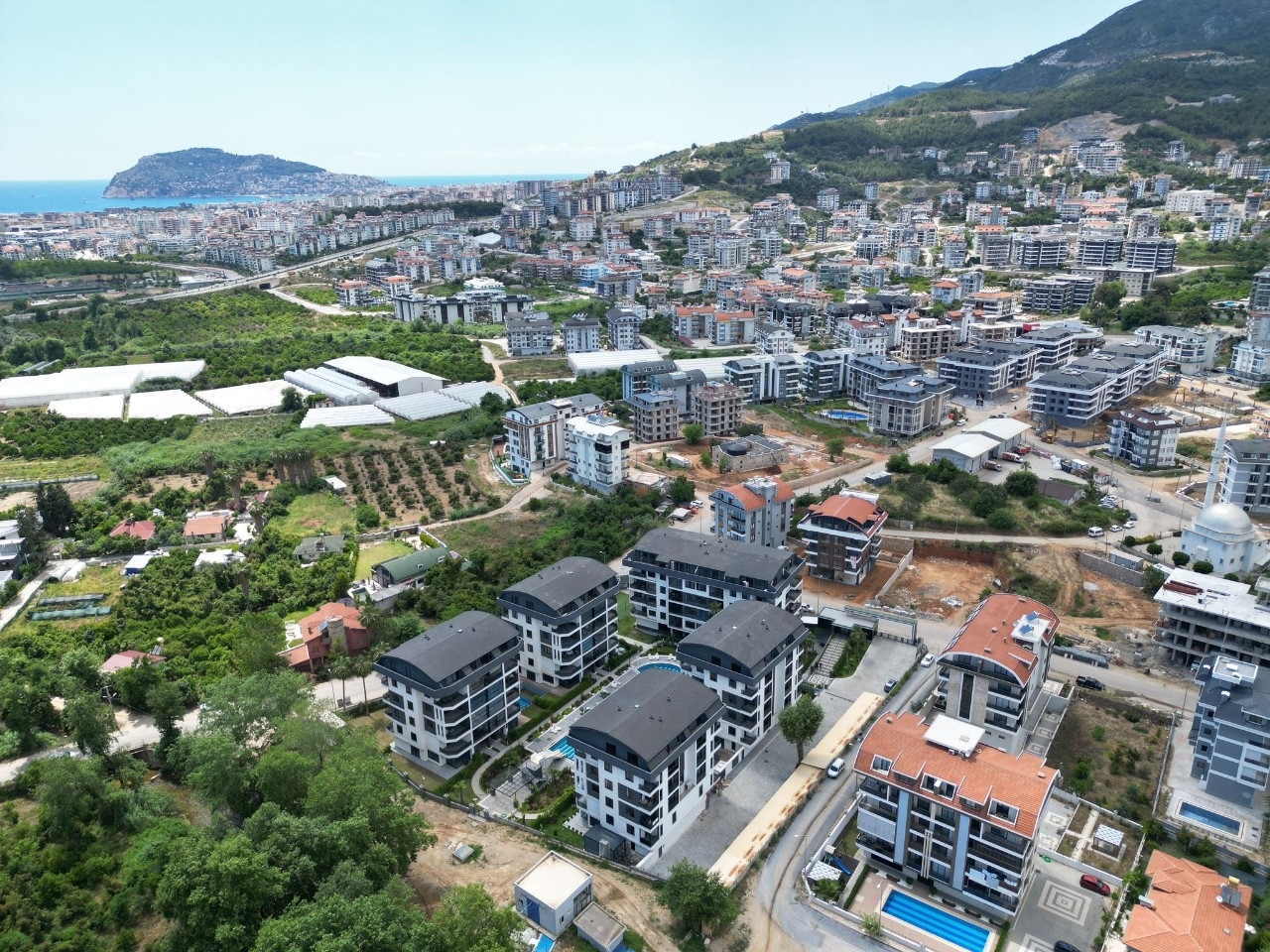Lyxig 3+1 Lägenhet med bergsutsikt i Alanya - Oba