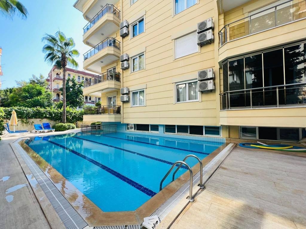 Luxuriöses 1+1 Apartment mit Bergblick im Zentrum von Alanya