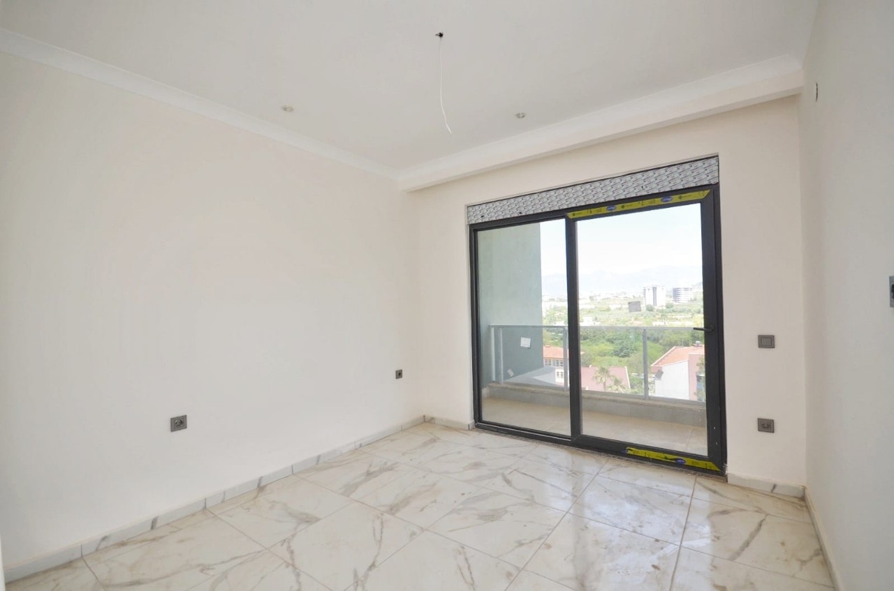 Luxuriöse 3+1 Penthouse mit Bergblick in Mahmutlar