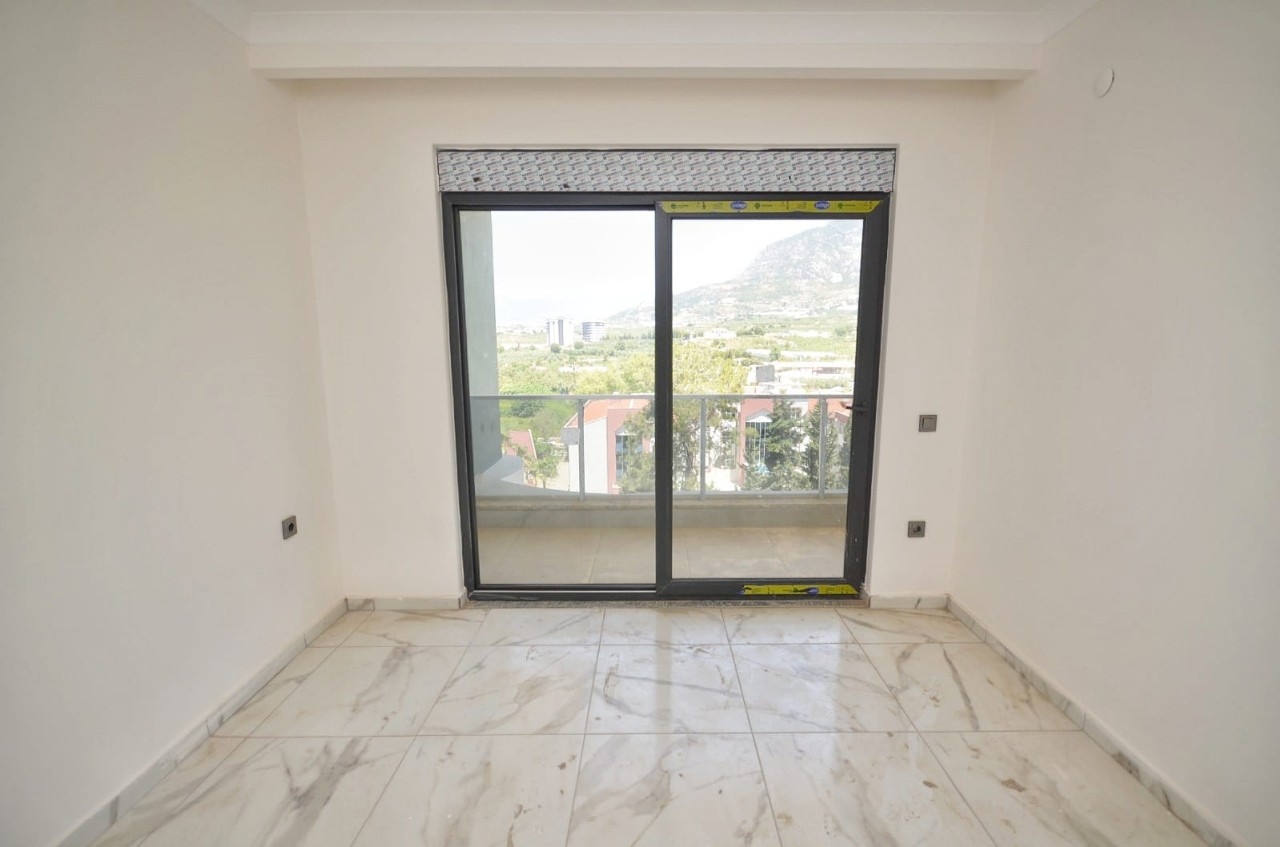 Luxuriöse 3+1 Penthouse mit Bergblick in Mahmutlar