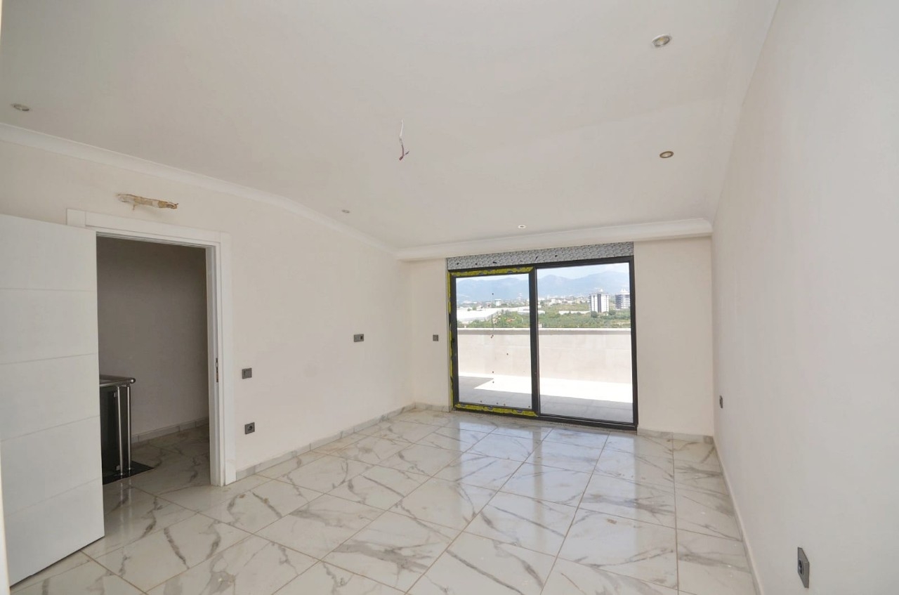 Luxuriöse 3+1 Penthouse mit Bergblick in Mahmutlar