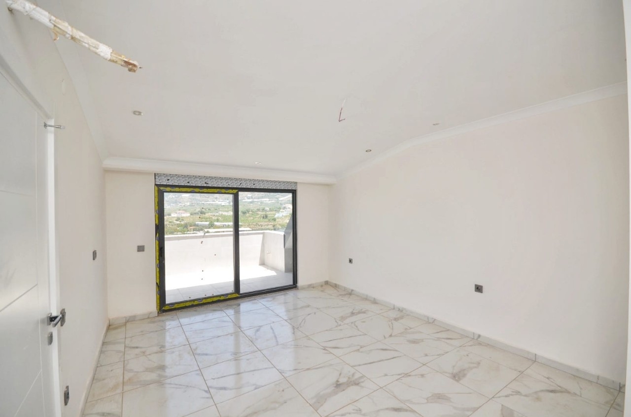 Luxuriöse 3+1 Penthouse mit Bergblick in Mahmutlar
