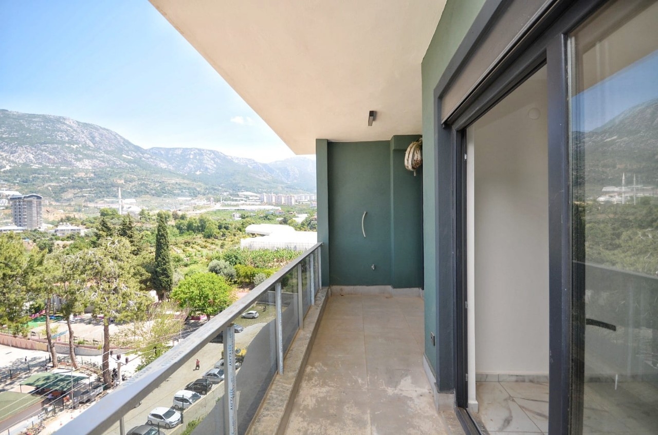 Luxuriöse 3+1 Penthouse mit Bergblick in Mahmutlar