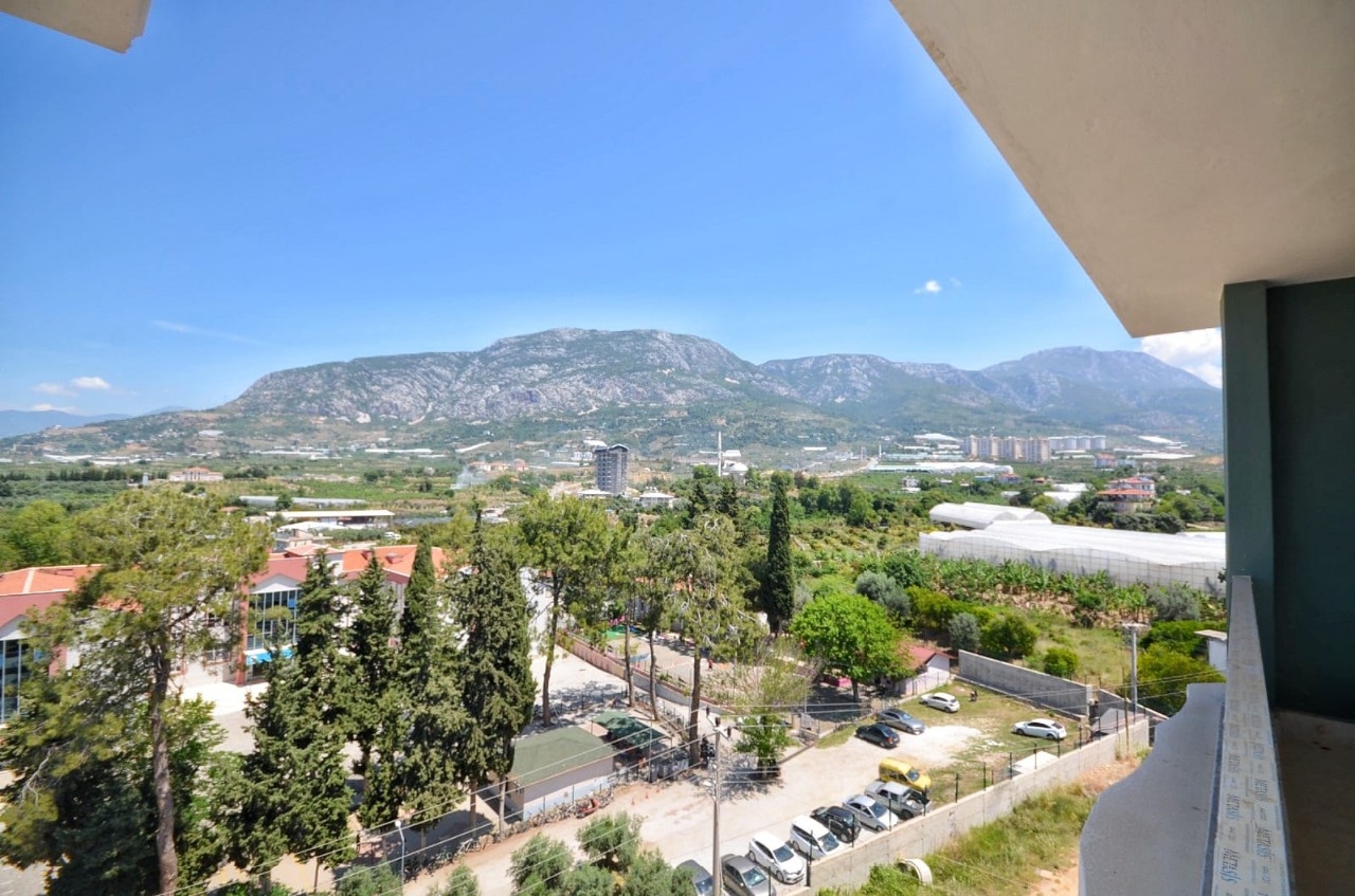 Luxuriöse 3+1 Penthouse mit Bergblick in Mahmutlar