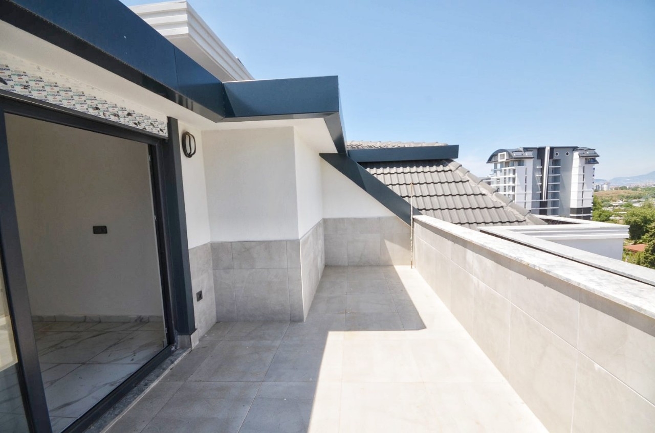 Luxuriöse 3+1 Penthouse mit Bergblick in Mahmutlar