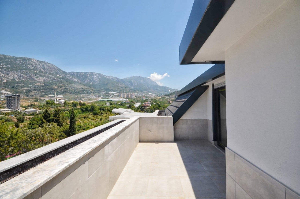 Luxuriöse 3+1 Penthouse mit Bergblick in Mahmutlar