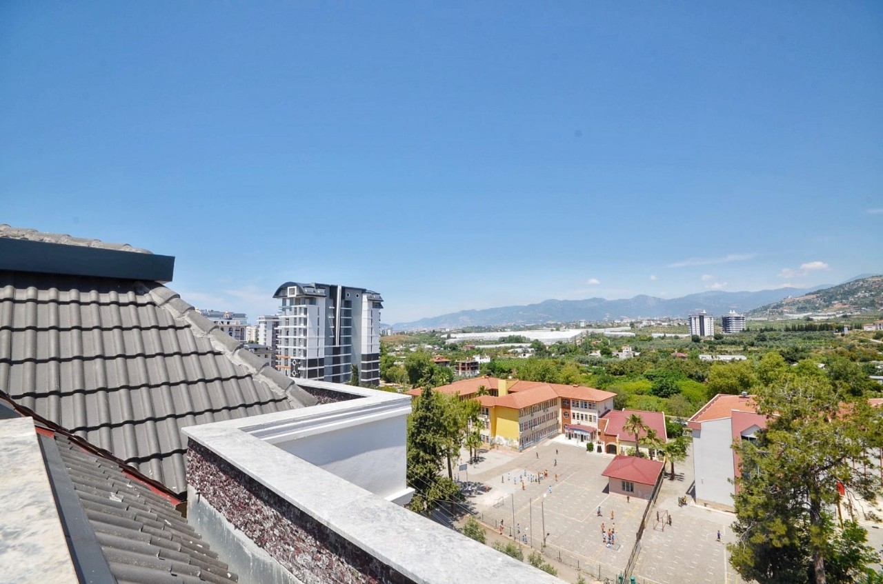 Luxuriöse 3+1 Penthouse mit Bergblick in Mahmutlar