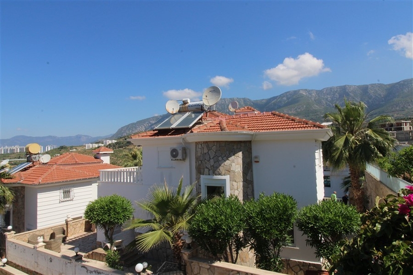Luksuriøs 3+1 Villa med Sjø- og Fjellutsikt i Kargicak, Alanya