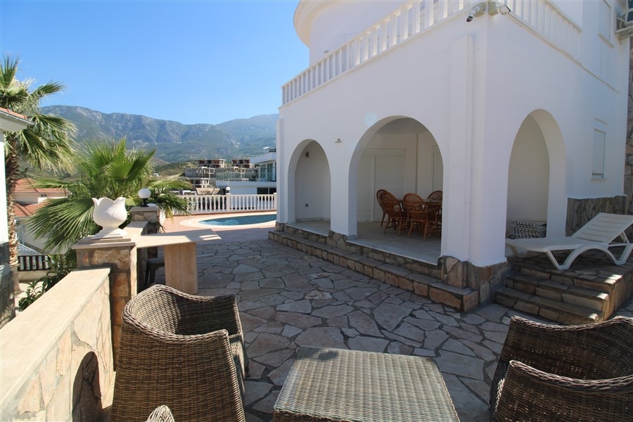 Luksuriøs 3+1 Villa med Sjø- og Fjellutsikt i Kargicak, Alanya
