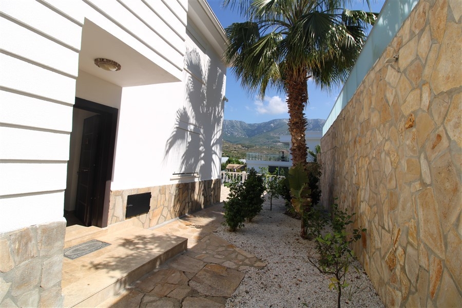 Luksuriøs 3+1 Villa med Sjø- og Fjellutsikt i Kargicak, Alanya