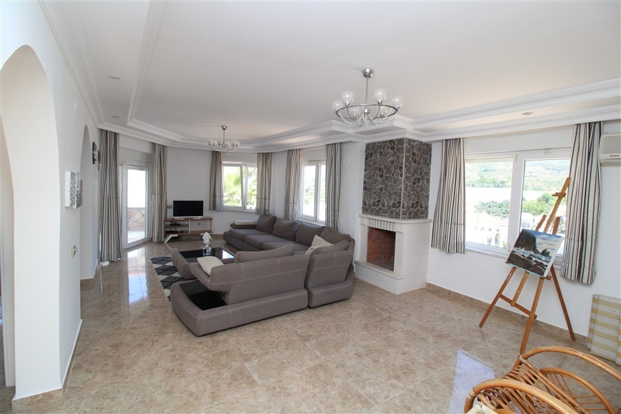 Luksuriøs 3+1 Villa med Sjø- og Fjellutsikt i Kargicak, Alanya