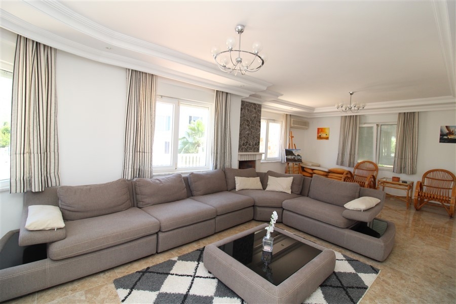 Luksuriøs 3+1 Villa med Sjø- og Fjellutsikt i Kargicak, Alanya