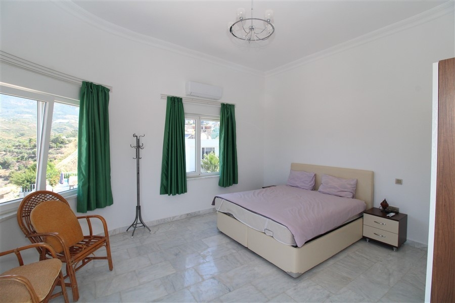 Luksuriøs 3+1 Villa med Sjø- og Fjellutsikt i Kargicak, Alanya