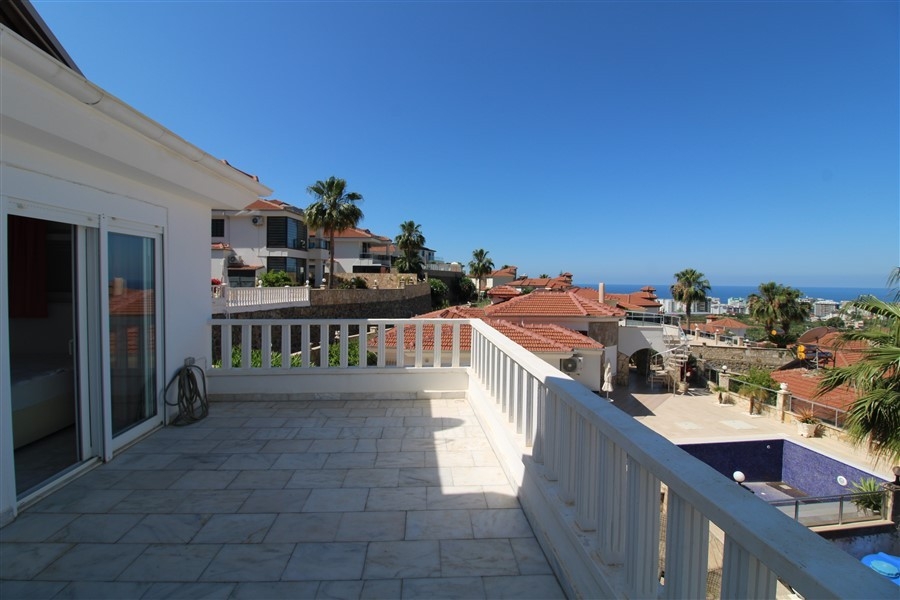 Luksuriøs 3+1 Villa med Sjø- og Fjellutsikt i Kargicak, Alanya