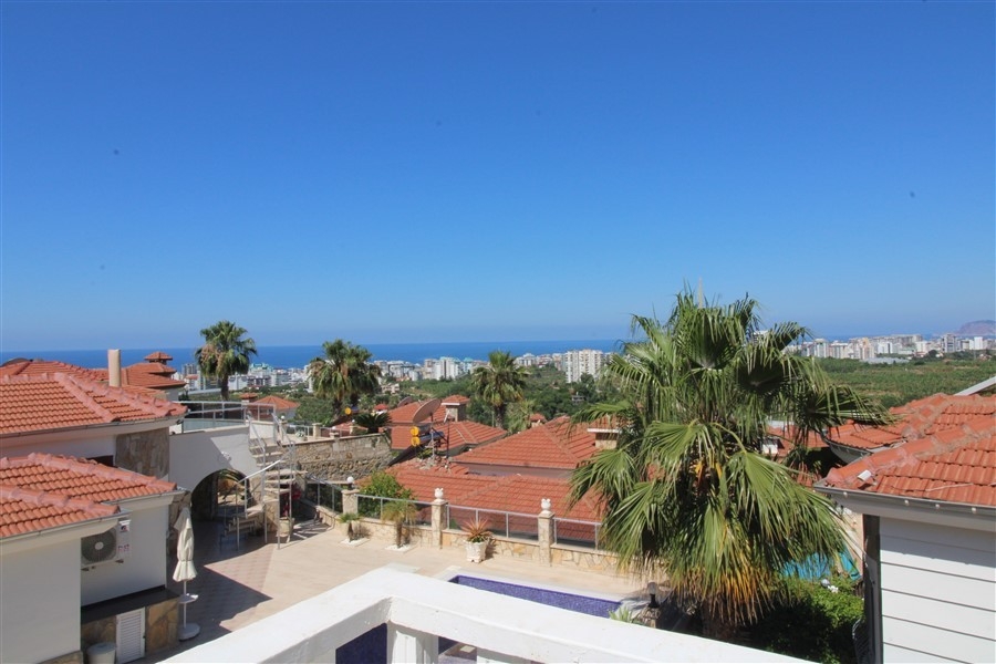 Luksuriøs 3+1 Villa med Sjø- og Fjellutsikt i Kargicak, Alanya