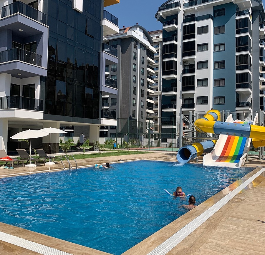 Luksuriøs 1+1 Lejlighed med Bjergudsigt i Alanya