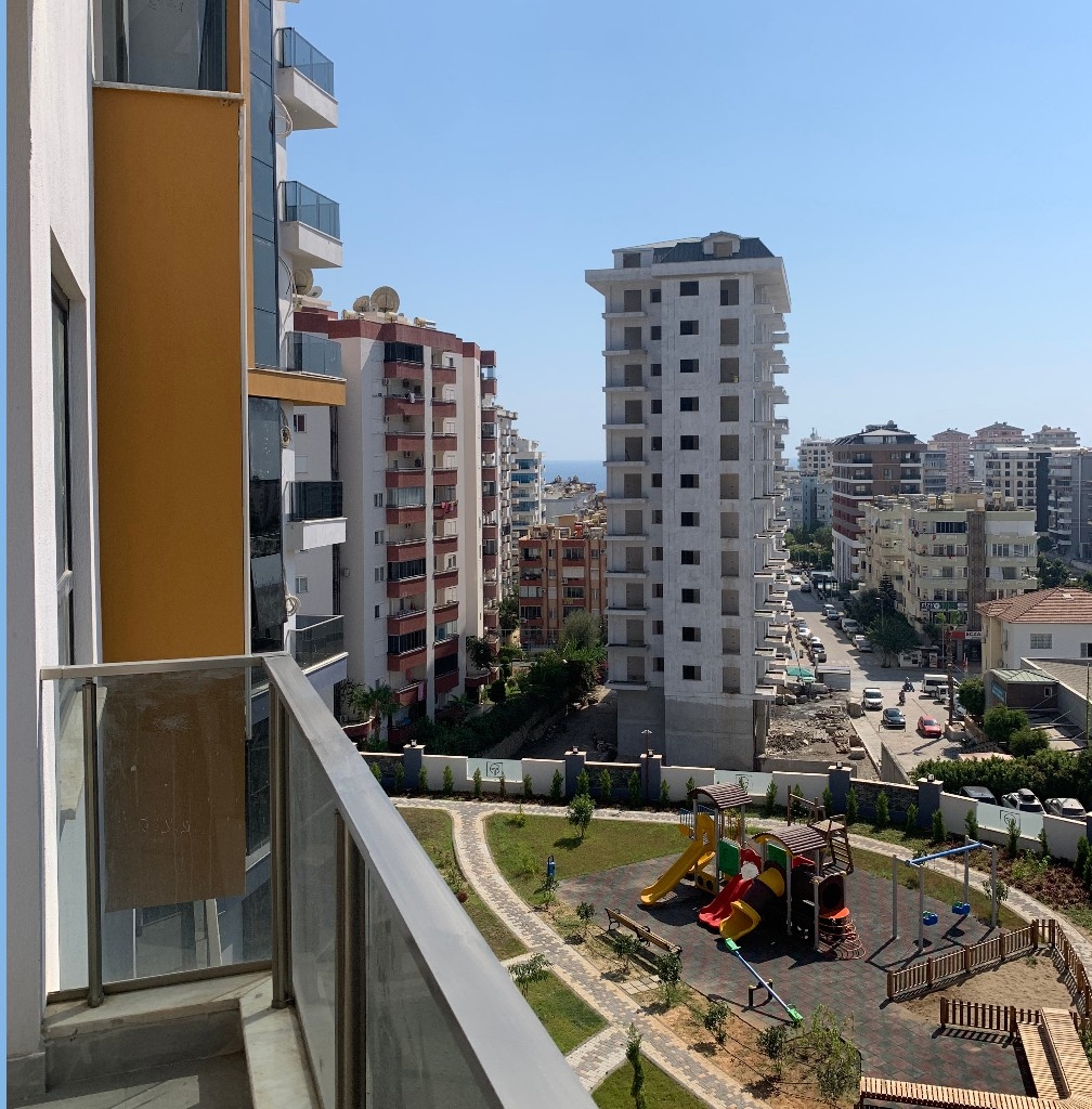 Luksuriøs 1+1 Lejlighed med Bjergudsigt i Alanya
