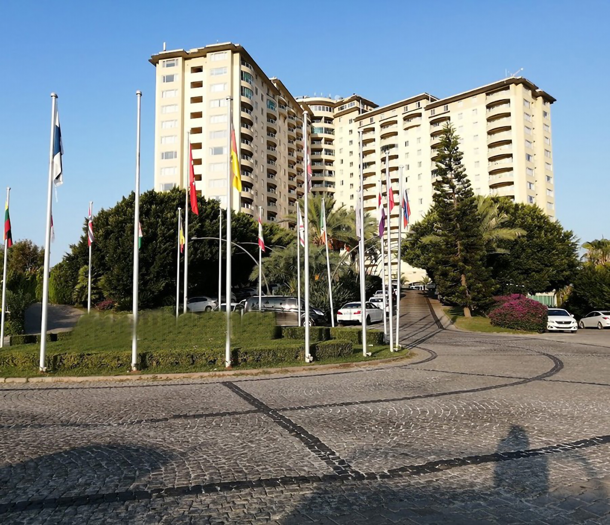 Ylellinen 1+1 huoneisto meri- ja vuorinäköalalla Kargicakissa