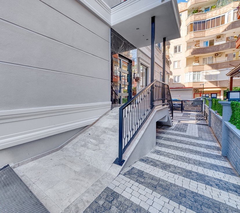 Luksus 1+1 Lejlighed med Bjergudsigt i Alanya Centrum