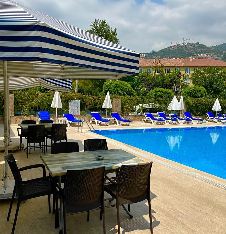 Modern 2+1 Apartment with Mountain View in Alanya Center