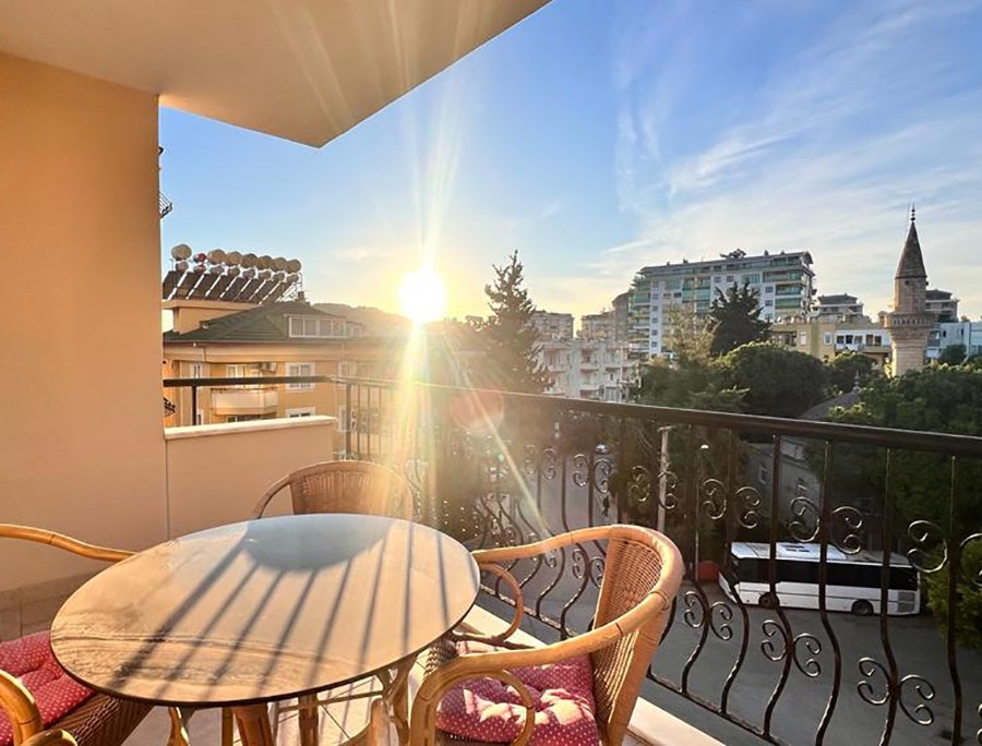 Modern 2+1 Apartment with Mountain View in Alanya Center