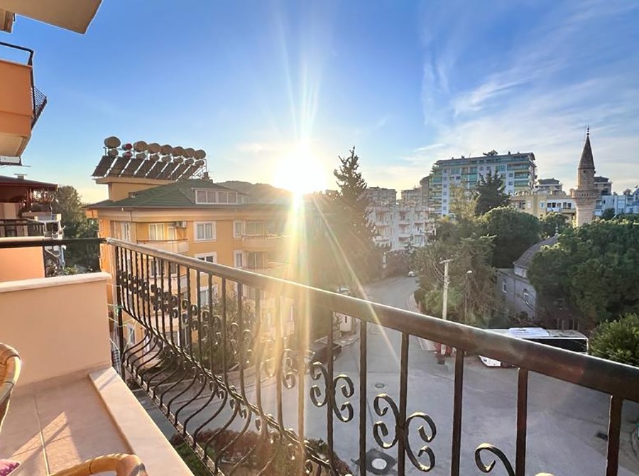 Modern 2+1 Apartment with Mountain View in Alanya Center