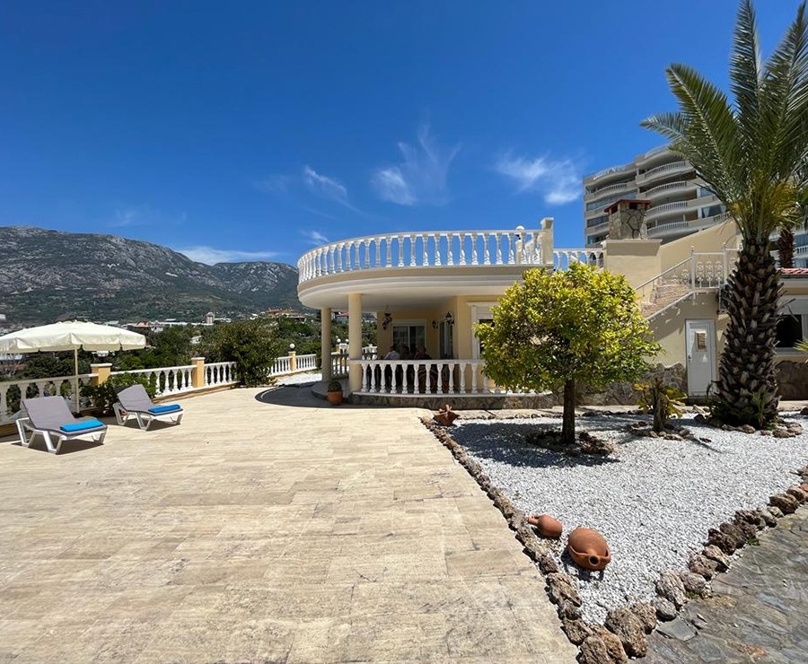 Lyxig 3+1 Villa med Fantastiskt Hav och Bergsutsikt i Mahmutlar, Alanya