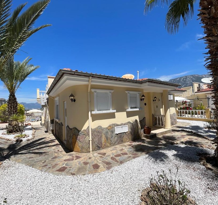 Lyxig 3+1 Villa med Fantastiskt Hav och Bergsutsikt i Mahmutlar, Alanya