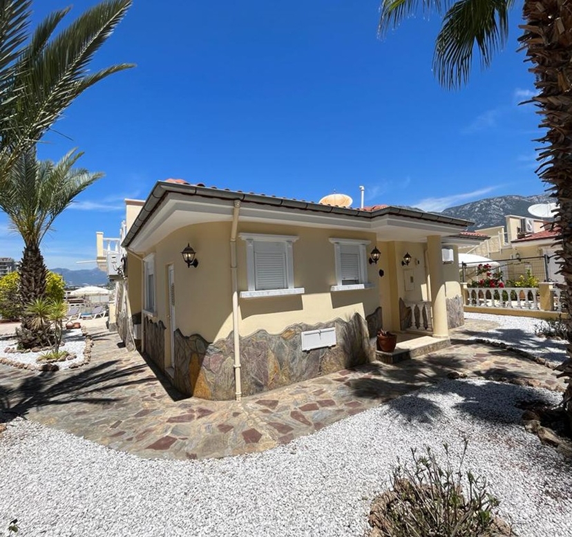 Lyxig 3+1 Villa med Fantastiskt Hav och Bergsutsikt i Mahmutlar, Alanya