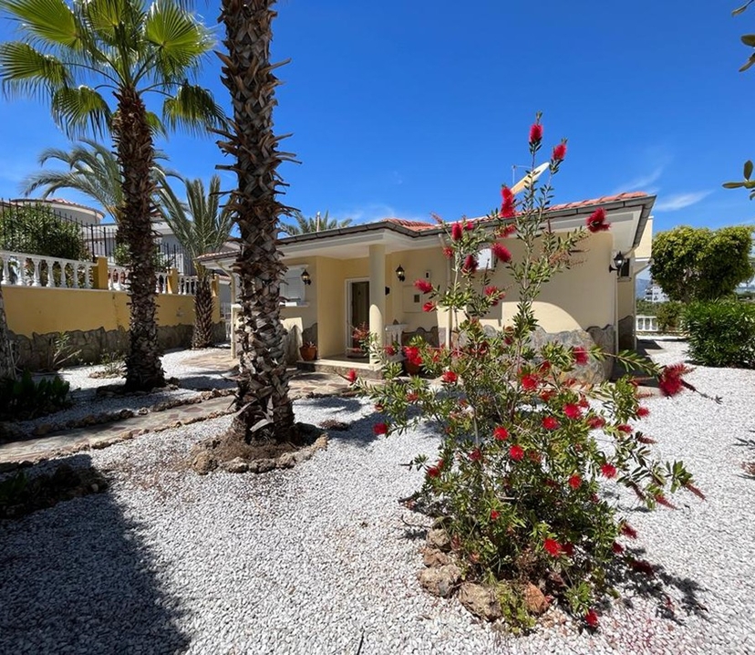 Lyxig 3+1 Villa med Fantastiskt Hav och Bergsutsikt i Mahmutlar, Alanya