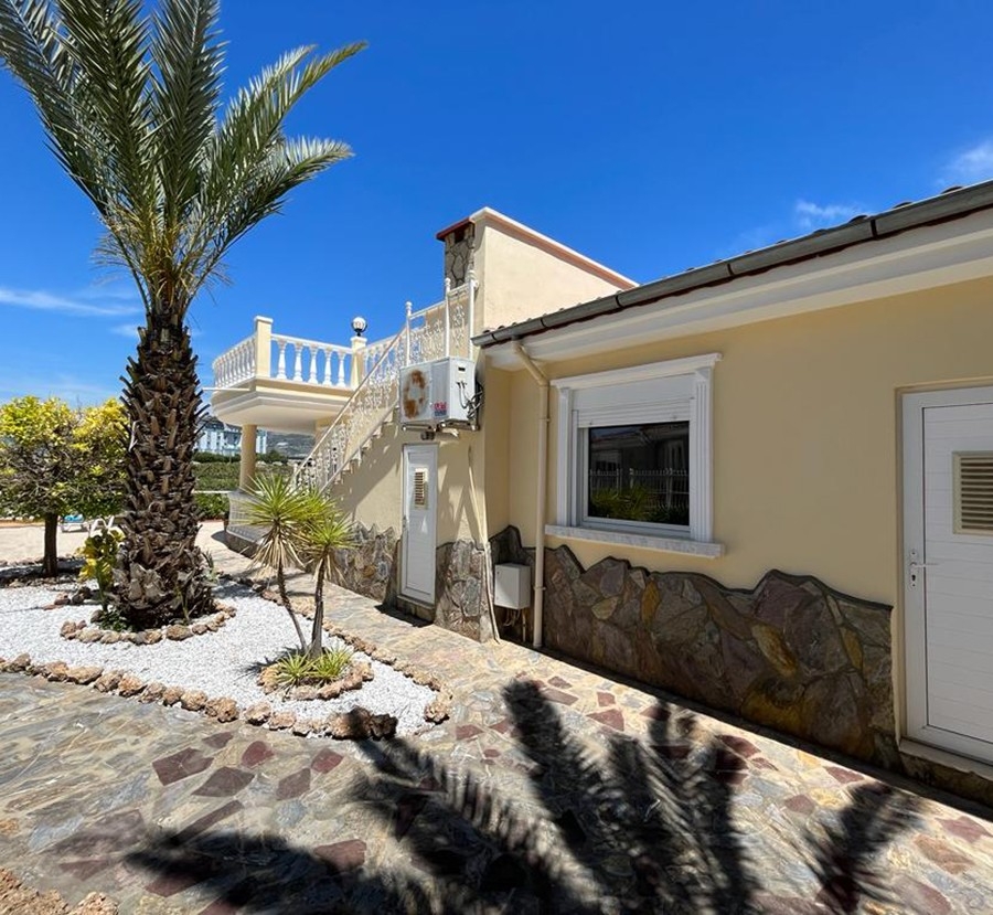 Lyxig 3+1 Villa med Fantastiskt Hav och Bergsutsikt i Mahmutlar, Alanya