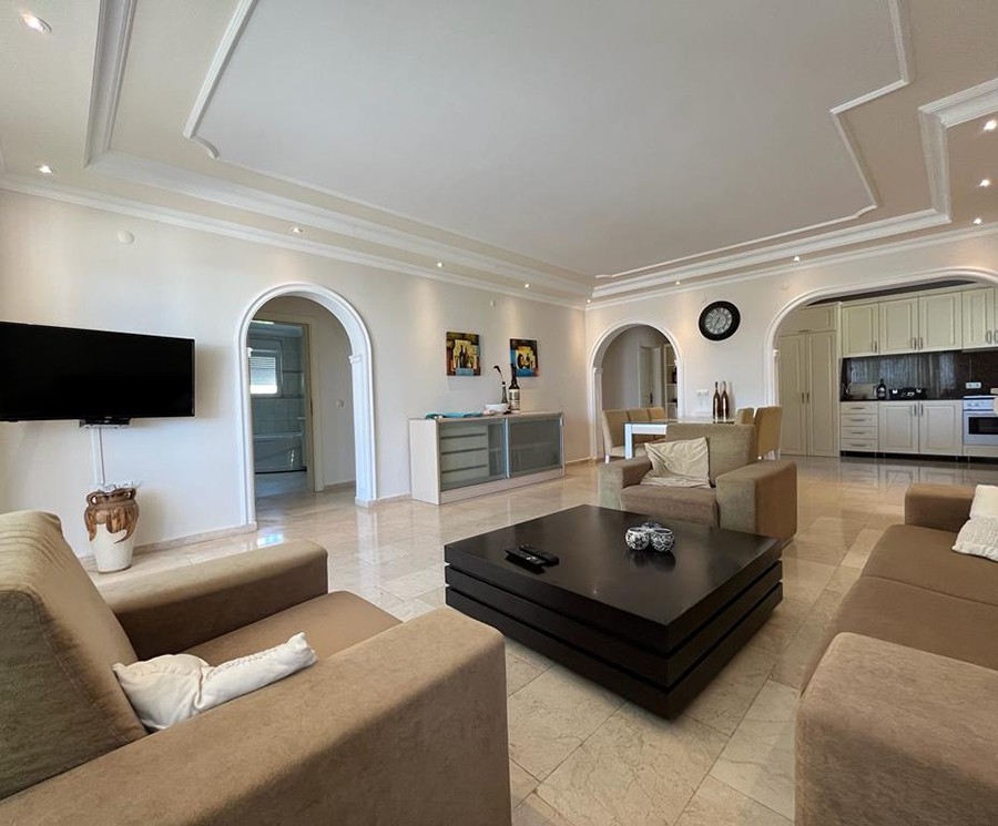 Lyxig 3+1 Villa med Fantastiskt Hav och Bergsutsikt i Mahmutlar, Alanya