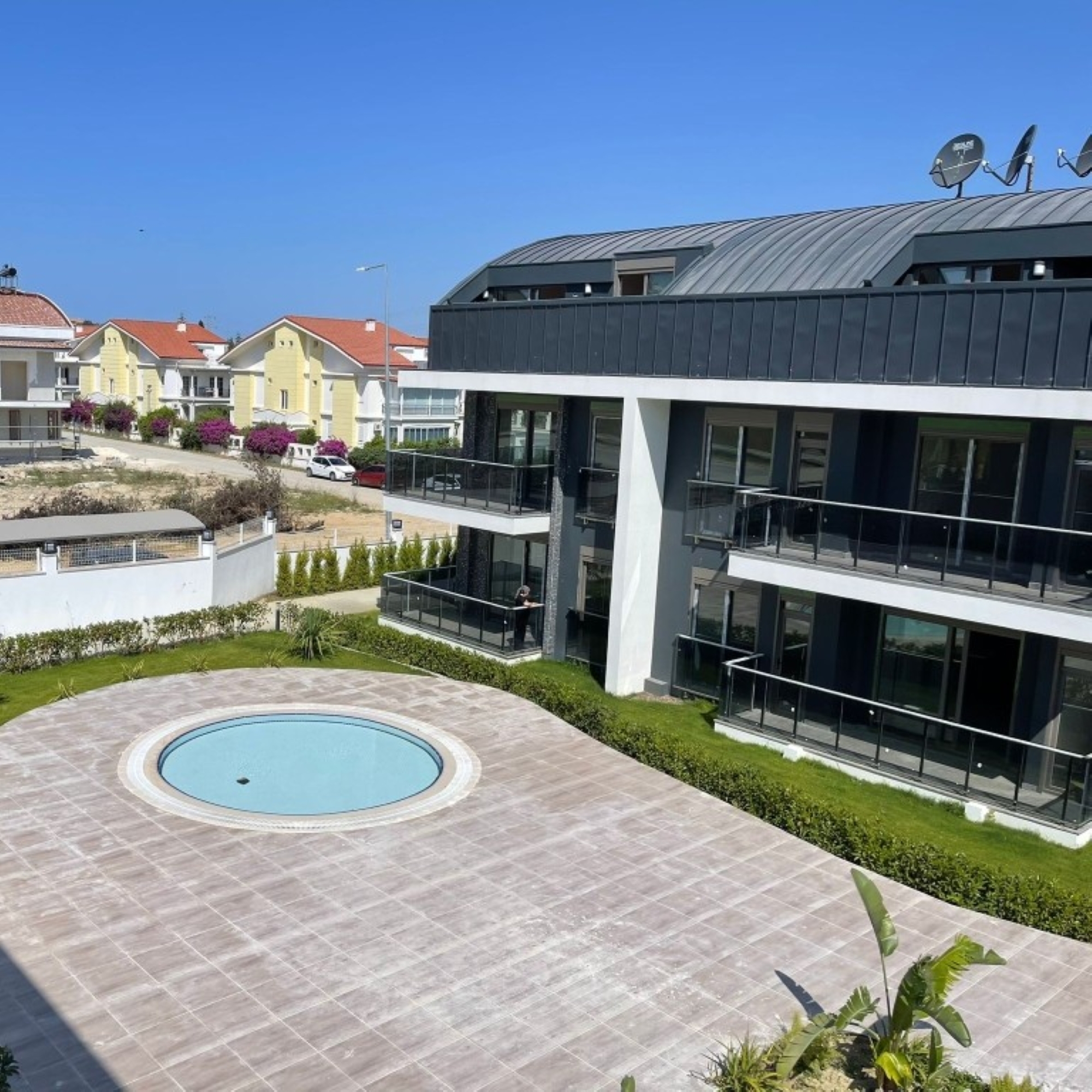 Luxurious Mountain View 2+1 Apartment in Side Center