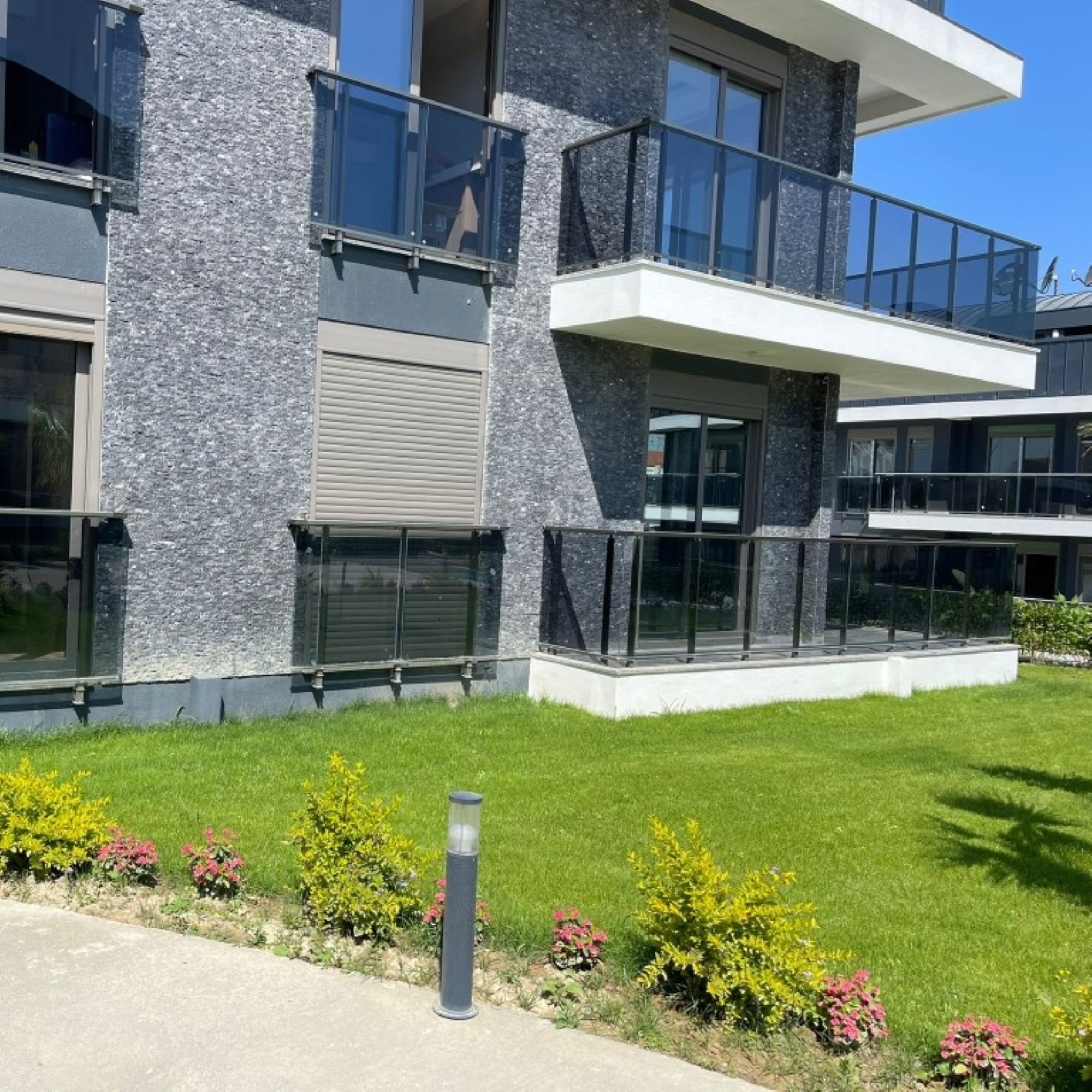 Luxurious Mountain View 2+1 Apartment in Side Center