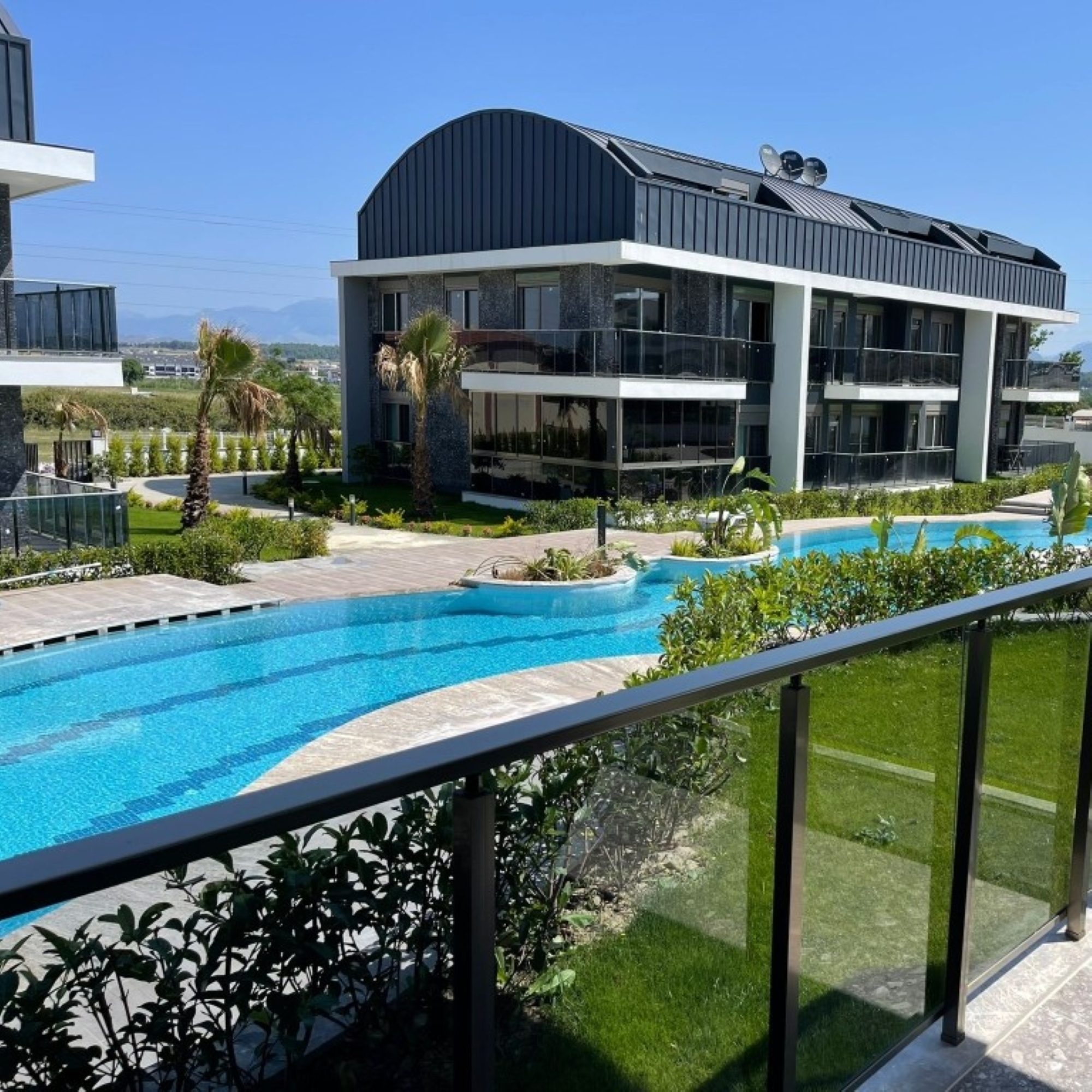 Luxurious Mountain View 2+1 Apartment in Side Center