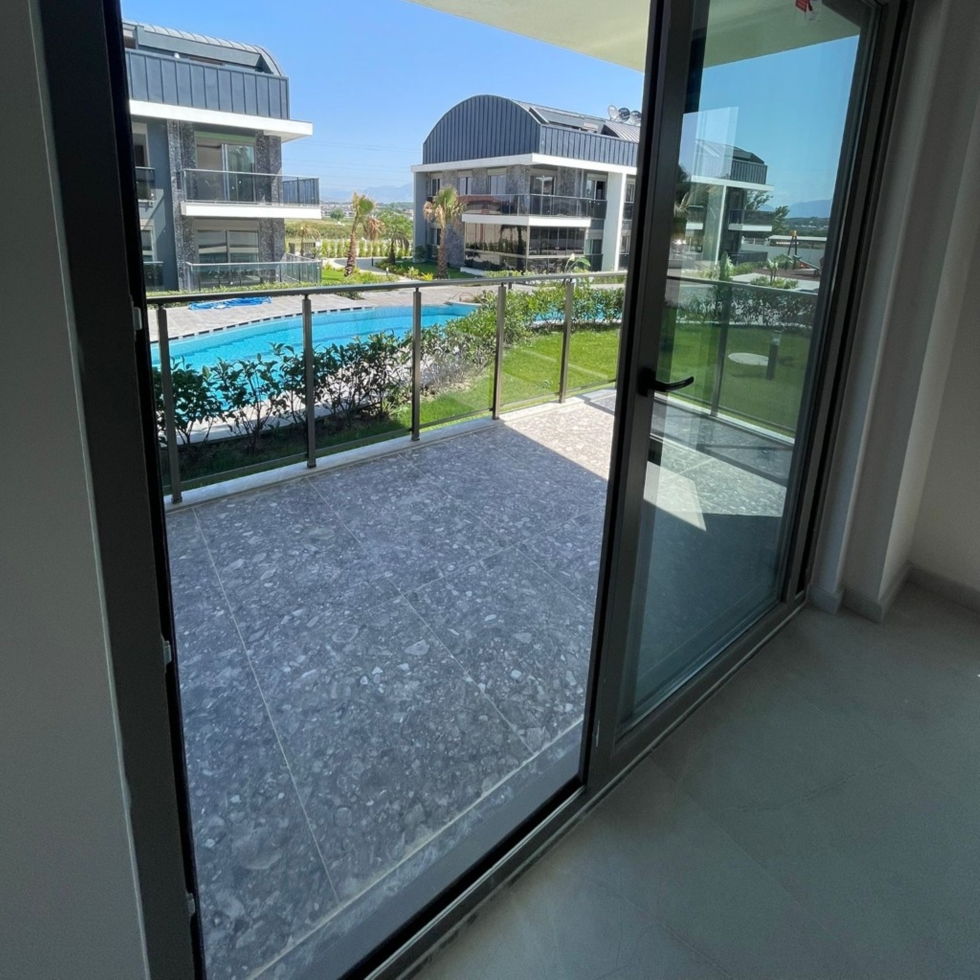 Luxurious Mountain View 2+1 Apartment in Side Center