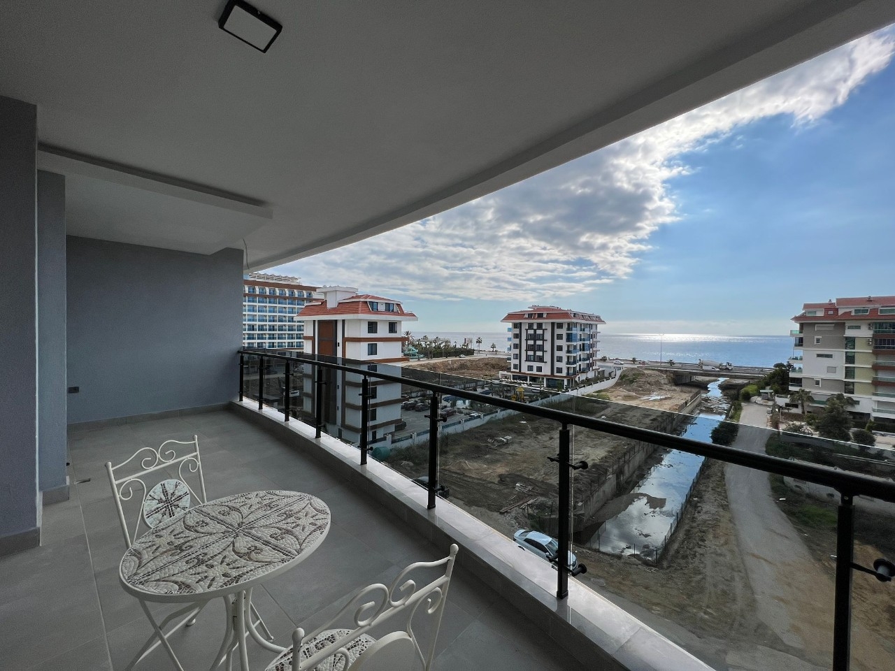 Luksuriøs 1+1 leilighet med sjø- og fjellutsikt, Alanya - Kestel