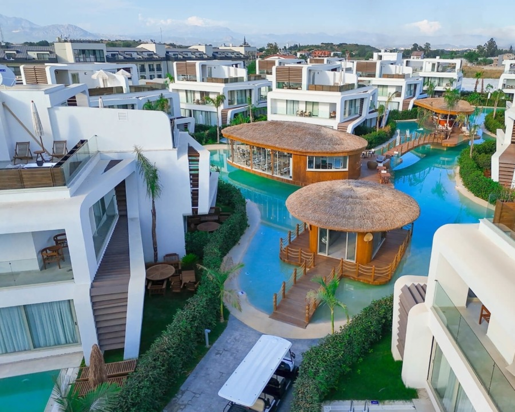 Luksuriøs 3+1 Villa med Basseng og Treningssenter i Belek Sentrum