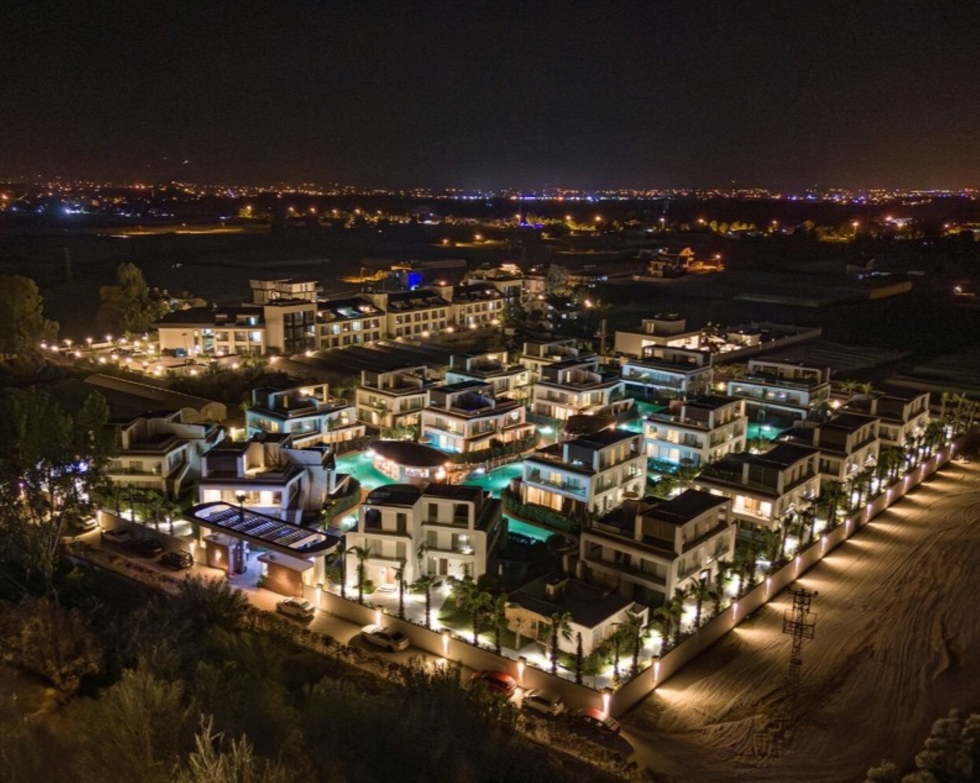 Luksuriøs 3+1 Villa med Basseng og Treningssenter i Belek Sentrum