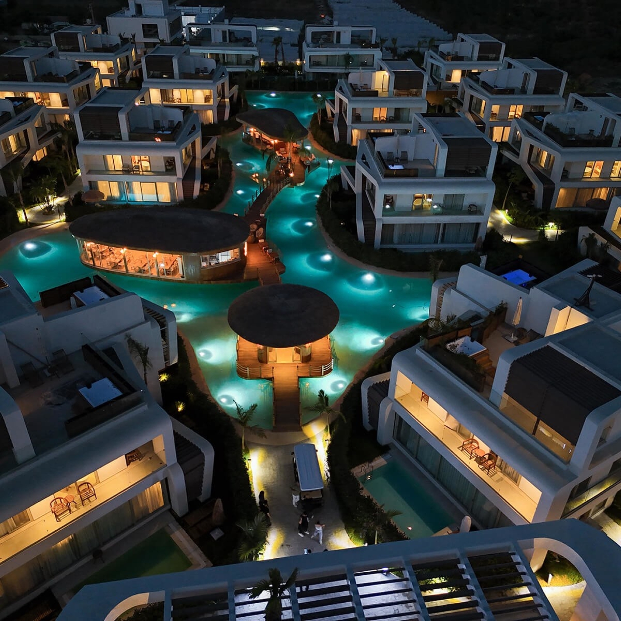 Luksuriøs 3+1 Villa med Basseng og Treningssenter i Belek Sentrum