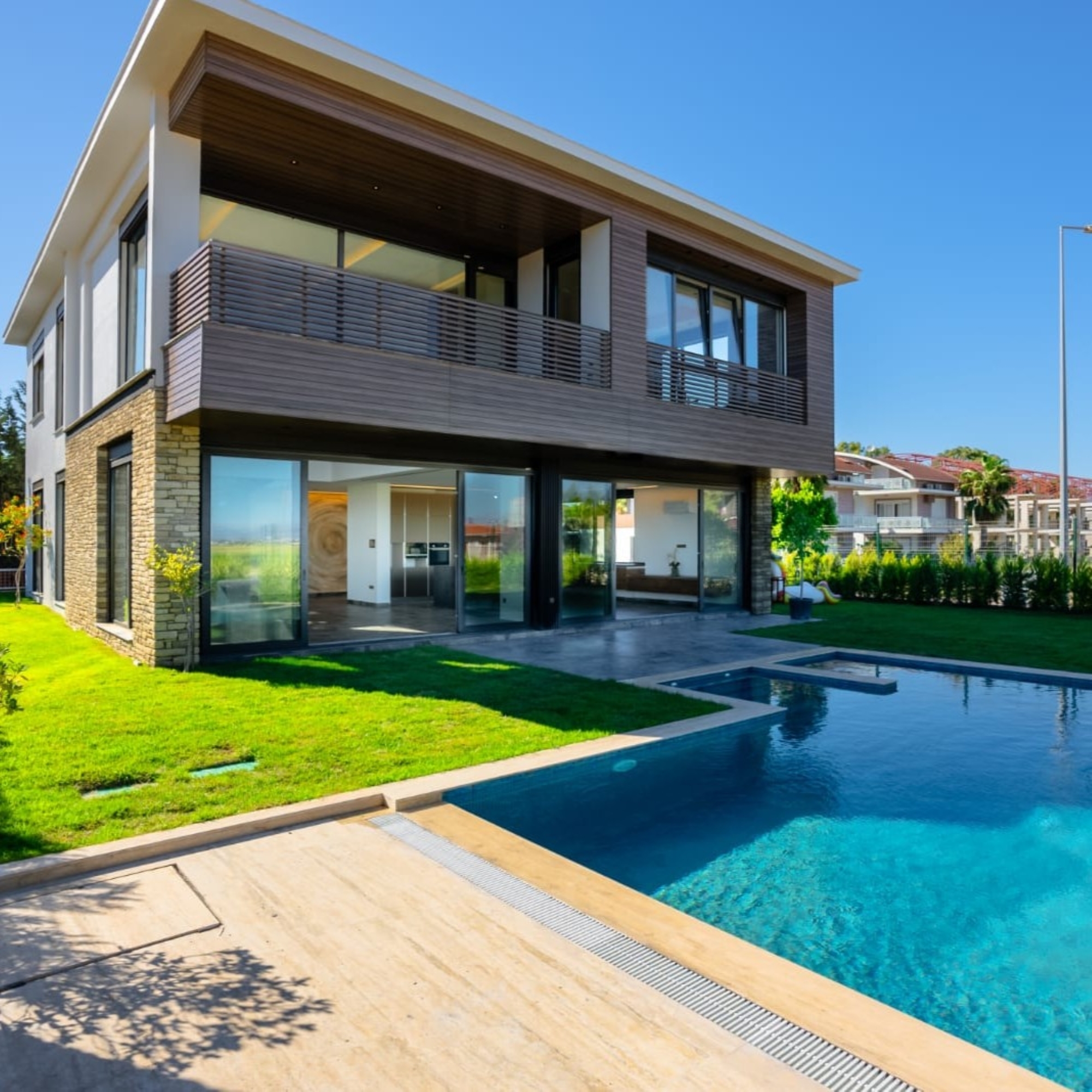 Romslig 4+1 Villa med Basseng & Lekeplass for Barn, BELEK Senter