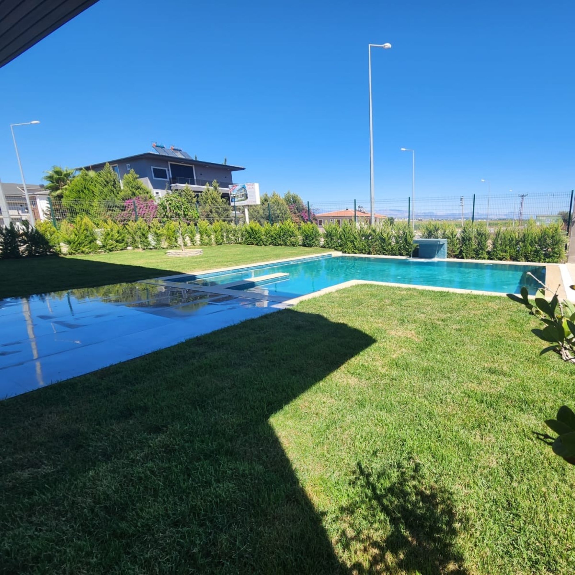 Romslig 4+1 Villa med Basseng & Lekeplass for Barn, BELEK Senter