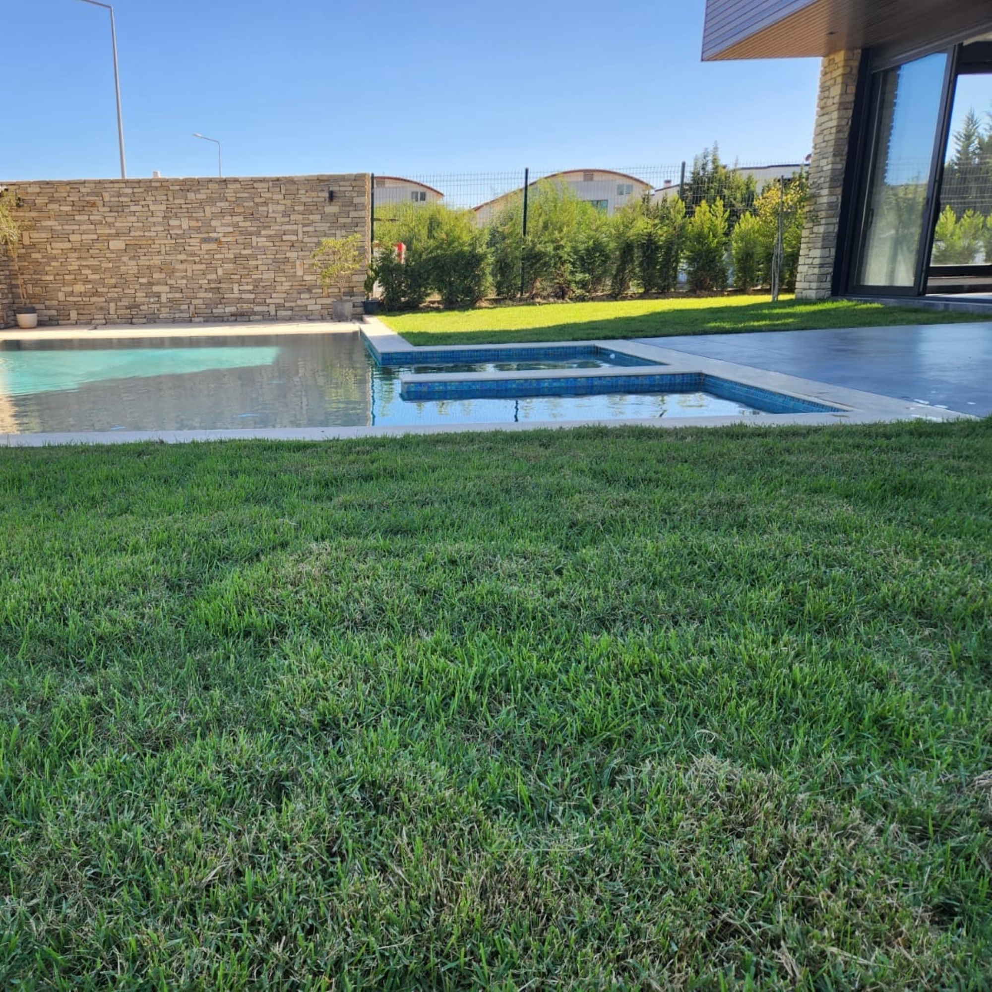 Romslig 4+1 Villa med Basseng & Lekeplass for Barn, BELEK Senter