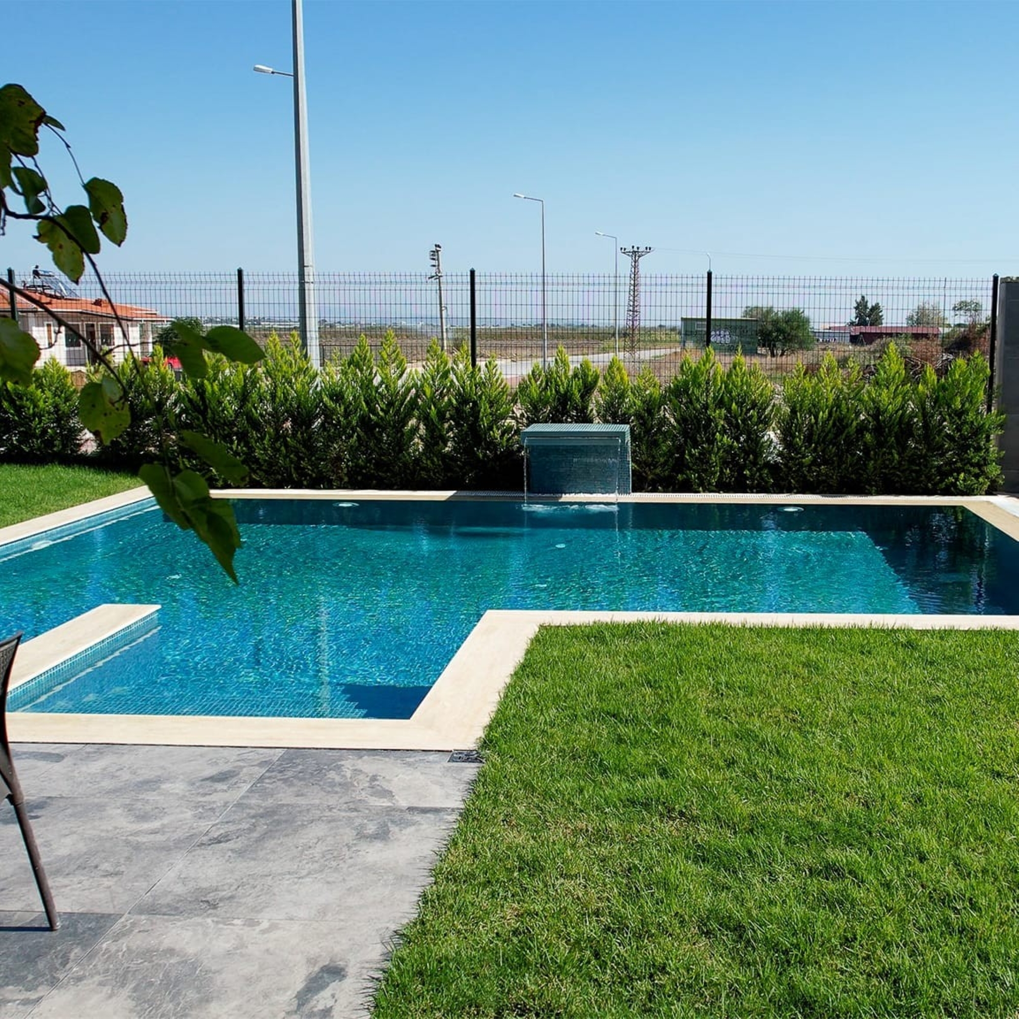 Romslig 4+1 Villa med Basseng & Lekeplass for Barn, BELEK Senter