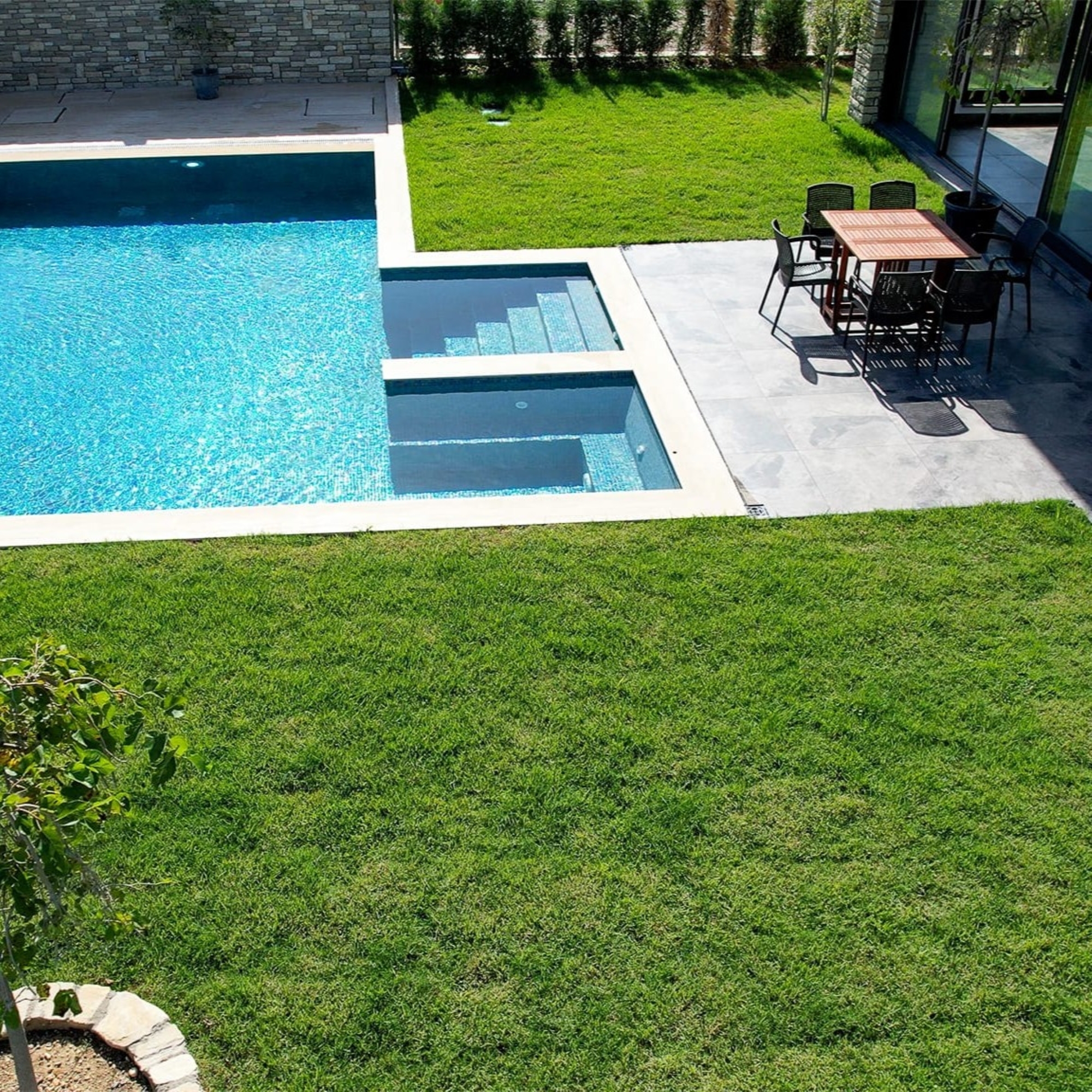 Romslig 4+1 Villa med Basseng & Lekeplass for Barn, BELEK Senter
