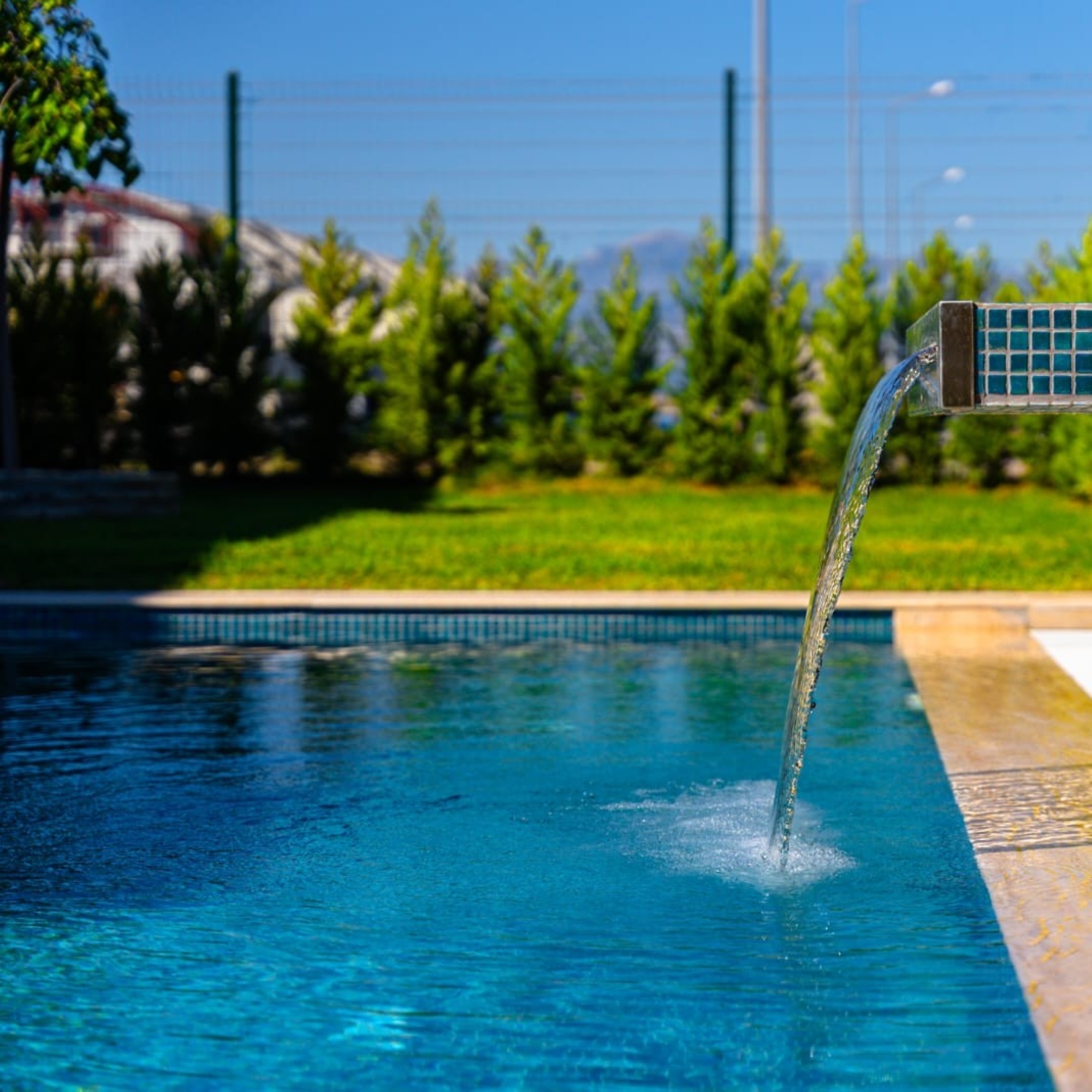 Romslig 4+1 Villa med Basseng & Lekeplass for Barn, BELEK Senter