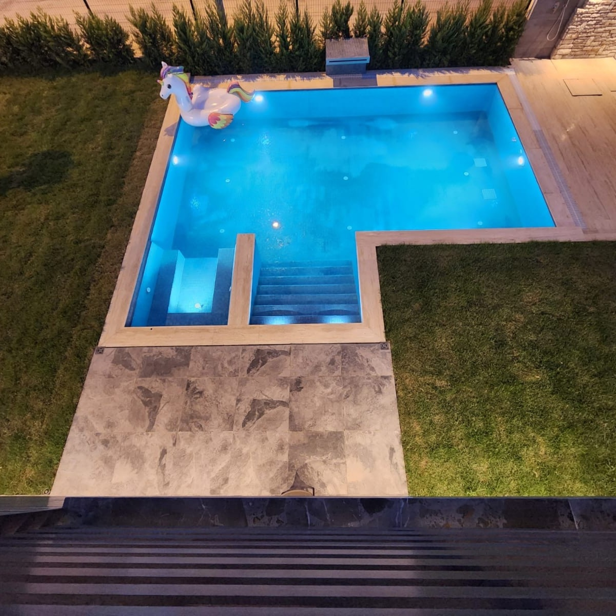 Romslig 4+1 Villa med Basseng & Lekeplass for Barn, BELEK Senter